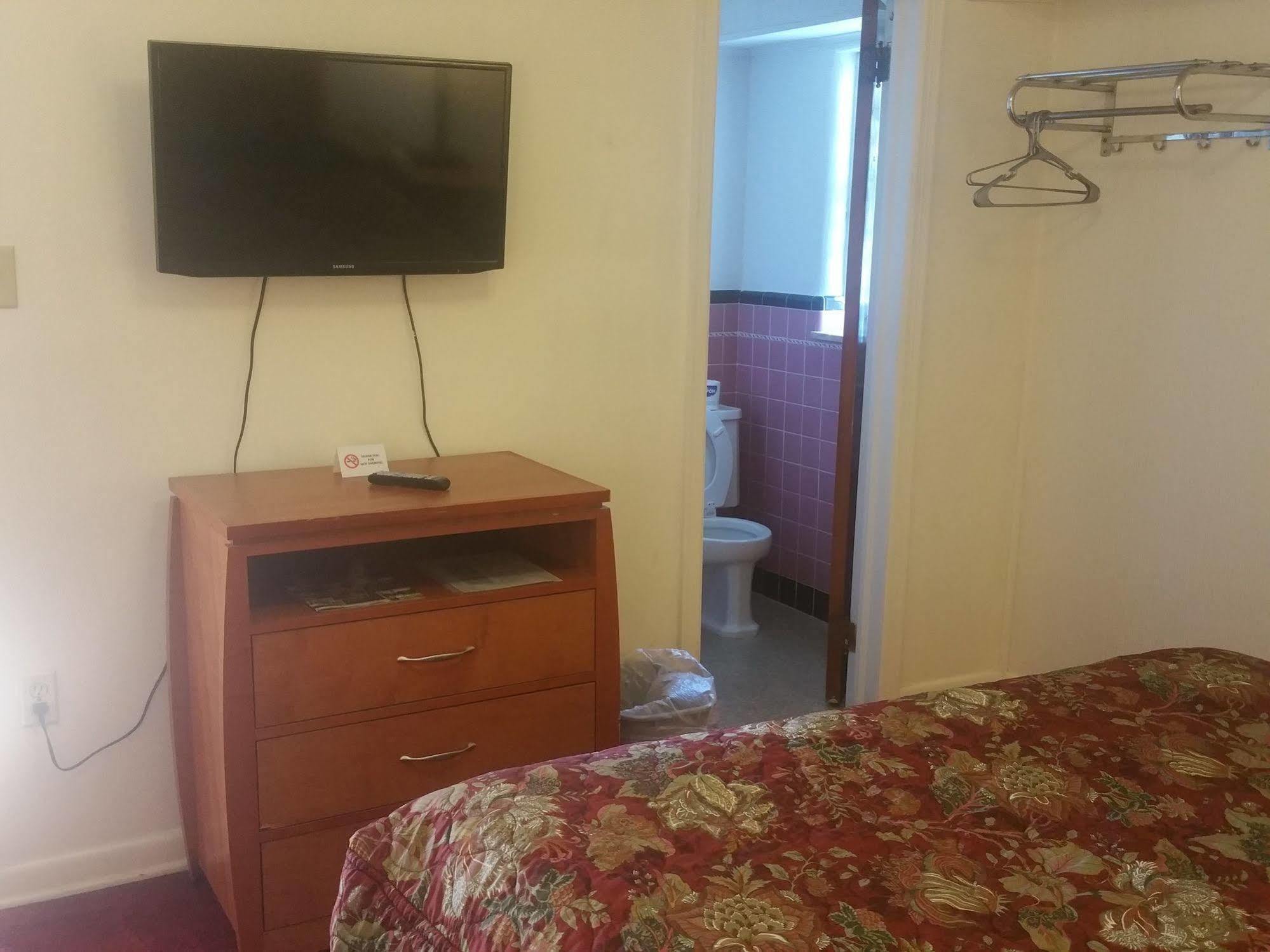 Baker'S Motel Norwich Ngoại thất bức ảnh