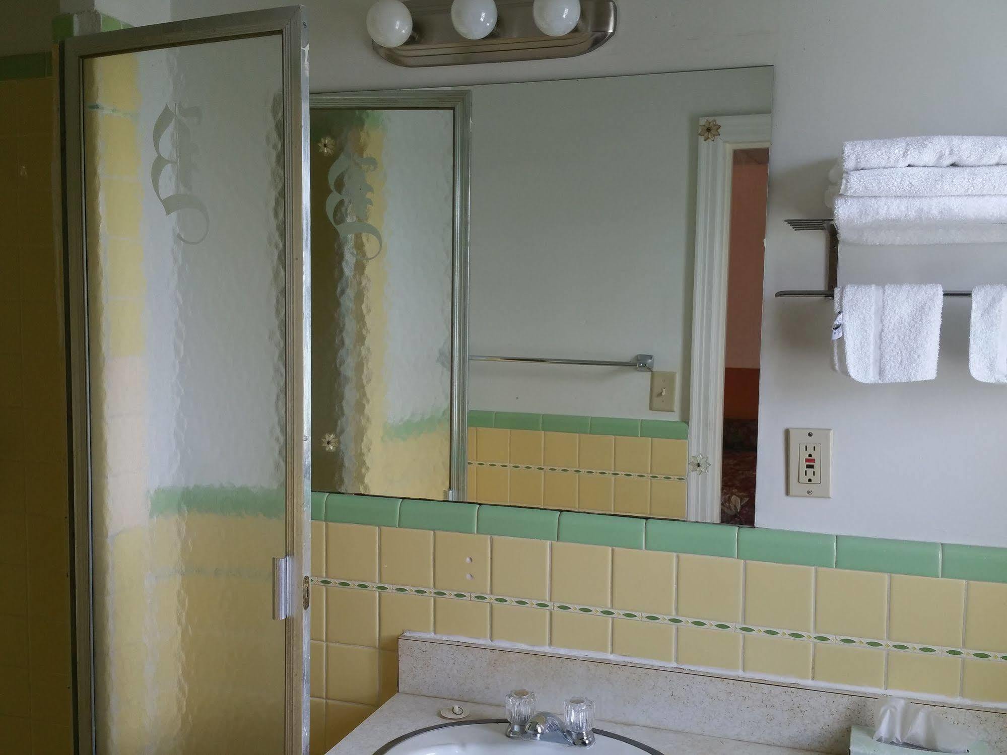 Baker'S Motel Norwich Ngoại thất bức ảnh
